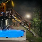 Woodhousedream Jakuzzi Ferienhaus *